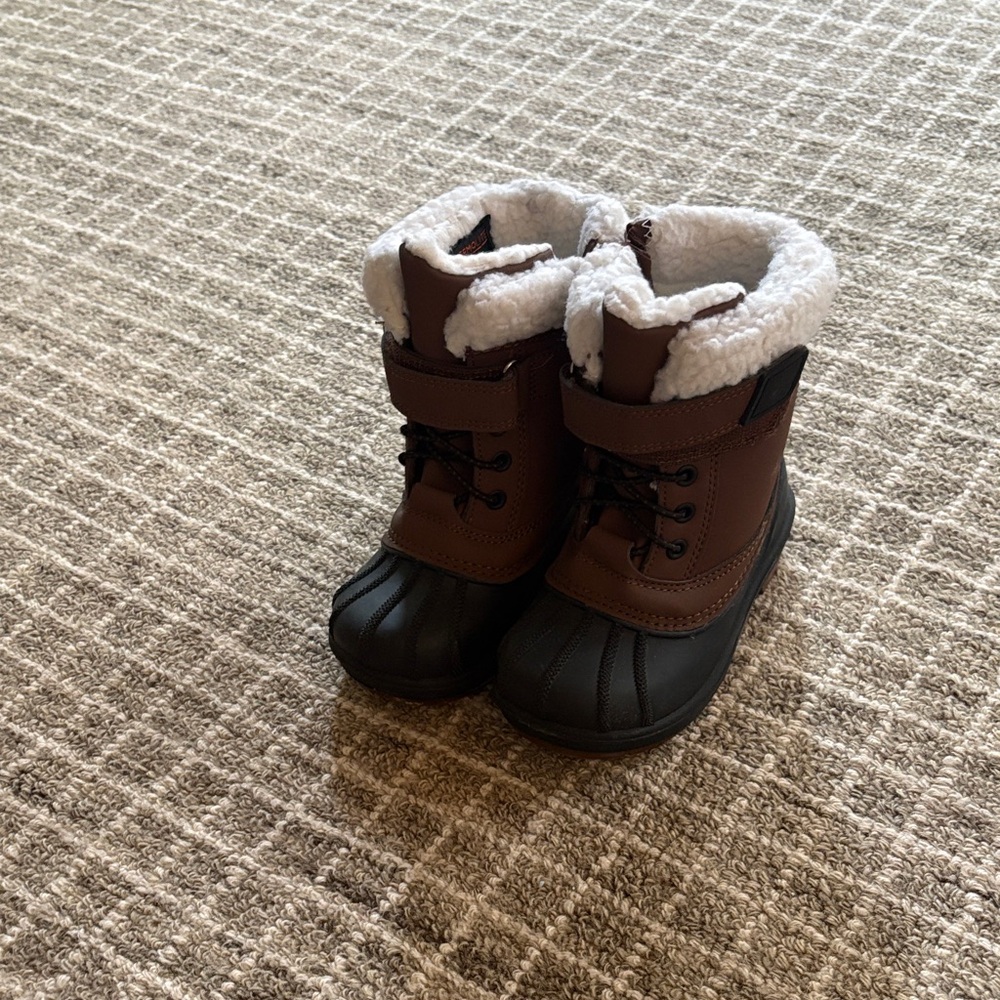 Cat & Jack Brown Kids Winter Boots, Size 8